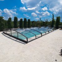 Azur Angle Poolüberdachung von Alukov 3,50 x 10,68 x 0,75 / 5-Silber RAL 9006-Tür links-120 mm